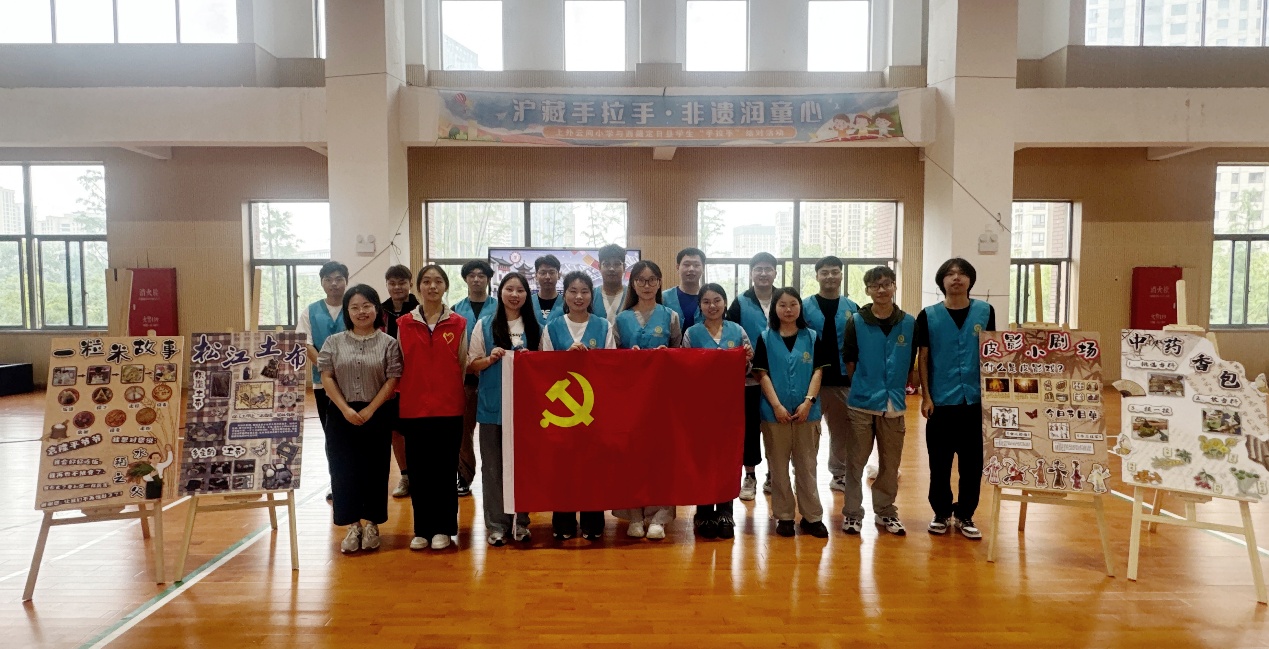 一群人在房间里

AI 生成的内容可能不正确。